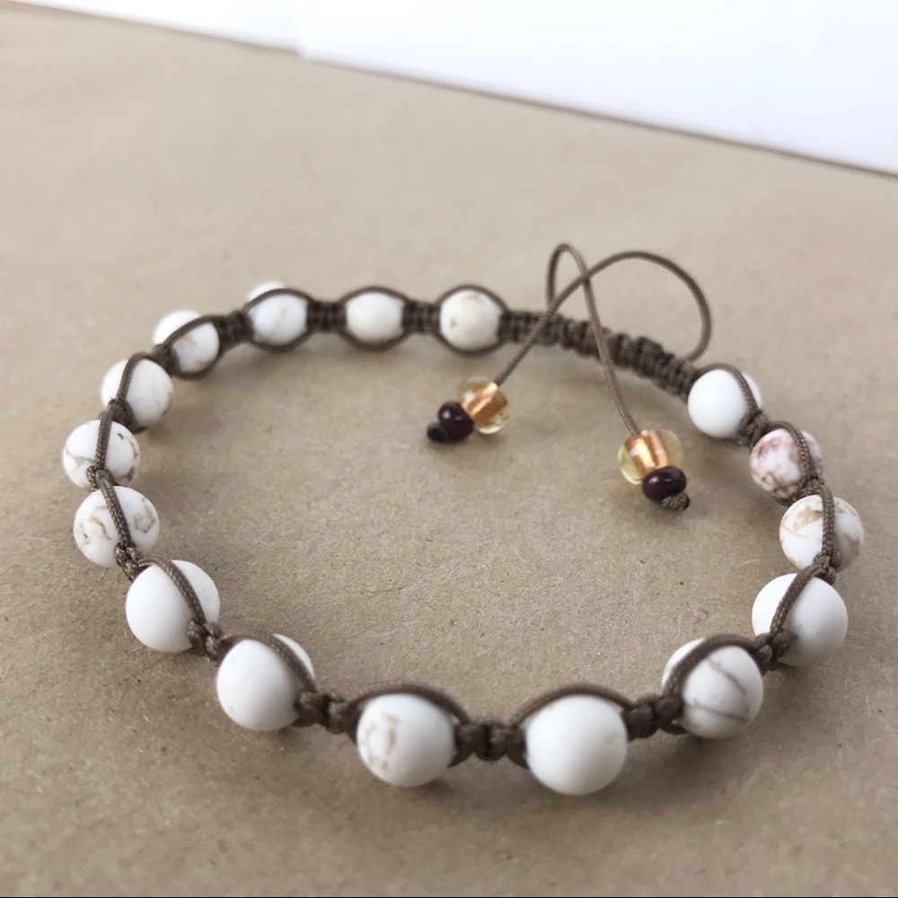 Handmade} Howlite Adjustable Bracelet - Picture 3 of 4